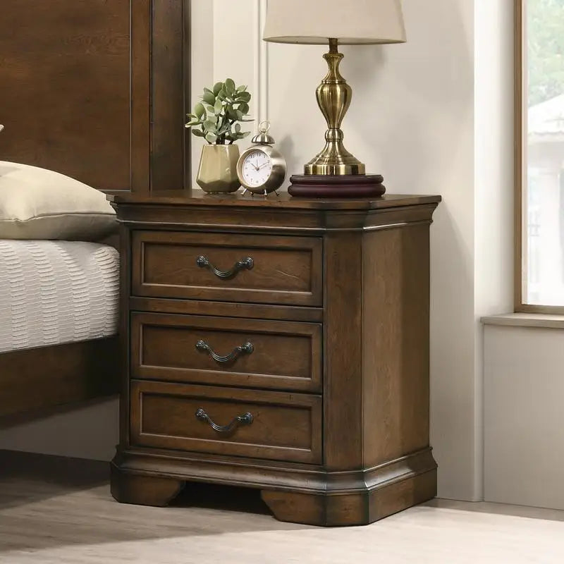 Traditional 3-Piece Wood Bedroom Set with Queen Panel Bed and 2 Nightstands