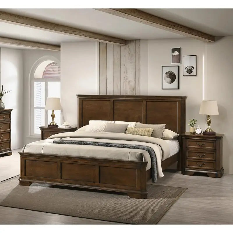 Traditional 3-Piece Wood Bedroom Set with Queen Panel Bed and 2 Nightstands