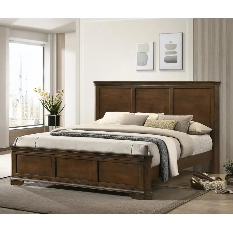 Traditional 3-Piece Wood Bedroom Set with Queen Panel Bed and 2 Nightstands